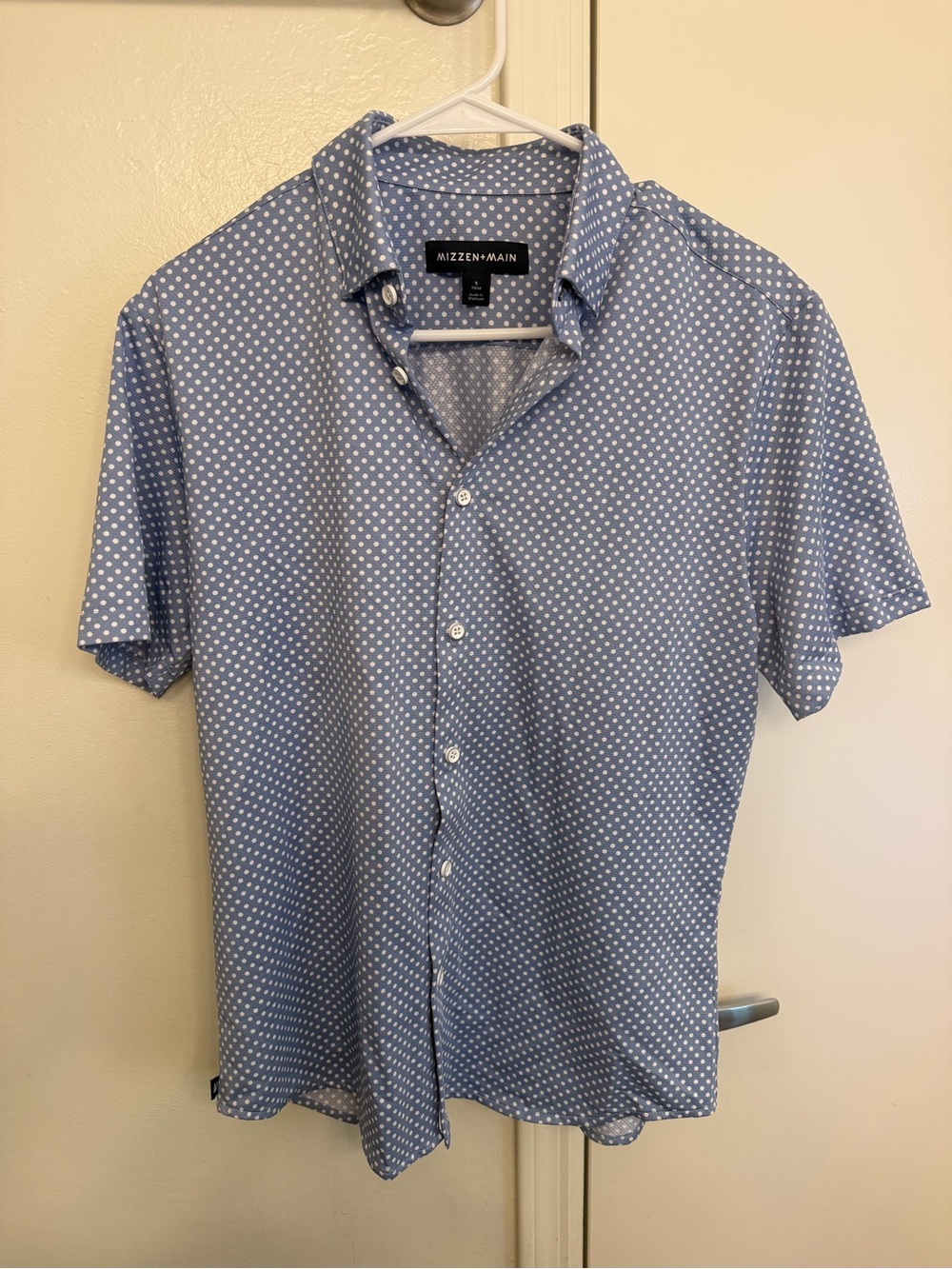 NWOT Mizzen+Main Light Blue White Polka Dot Short Sleeve Button-Up Shirt Small